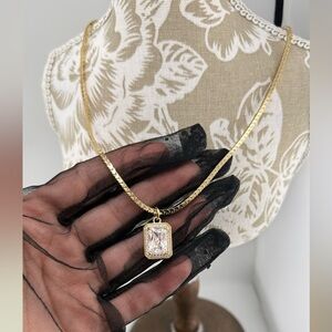 Luna Norte Gold-Tone Pendant Necklace – Elegant Crystal Accent